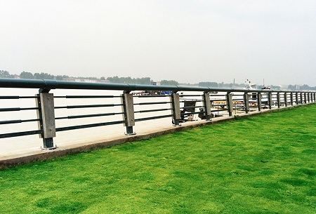 愛可青草坪護欄