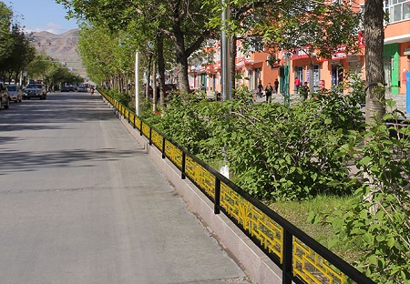 安裝隔離市政護欄要注意哪些事項 草坪護欄.jpg